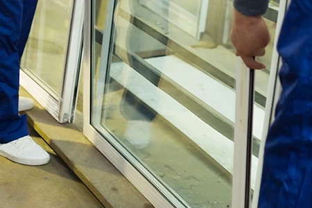 Commercial Glass Repair Technician in Lauderdale Lakes, FL